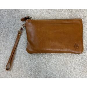 NWT Handbag Butler Mighty Purse Brown Leather Zip Phone Charging Wristlet